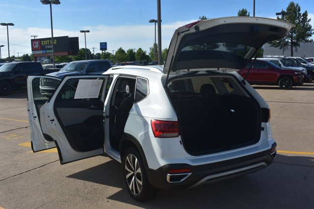 Used 2024 Volkswagen Taos SE FWD image 16