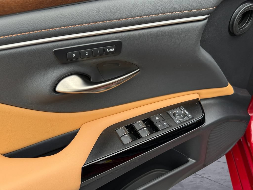 Certified 2024 Lexus ES 300h w/ Technology Package FWD image 15