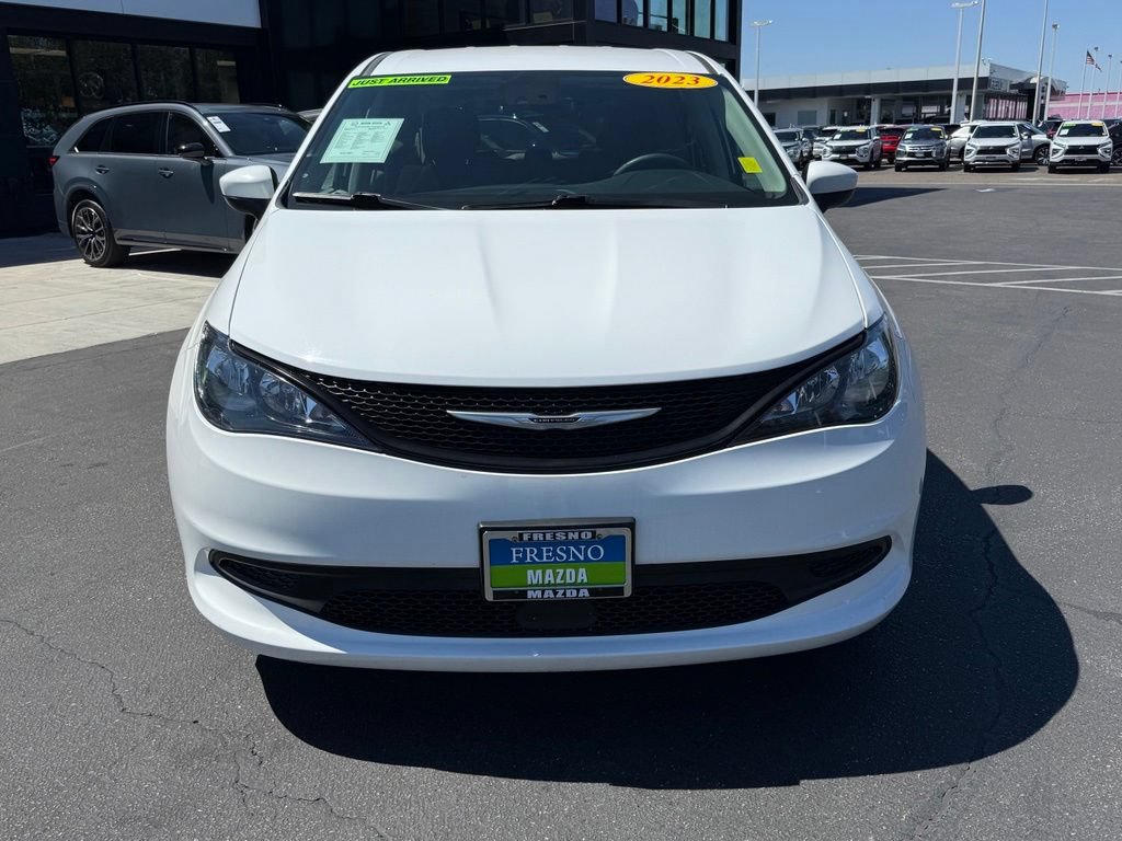 Used 2023 Chrysler Voyager LX FWD image 3