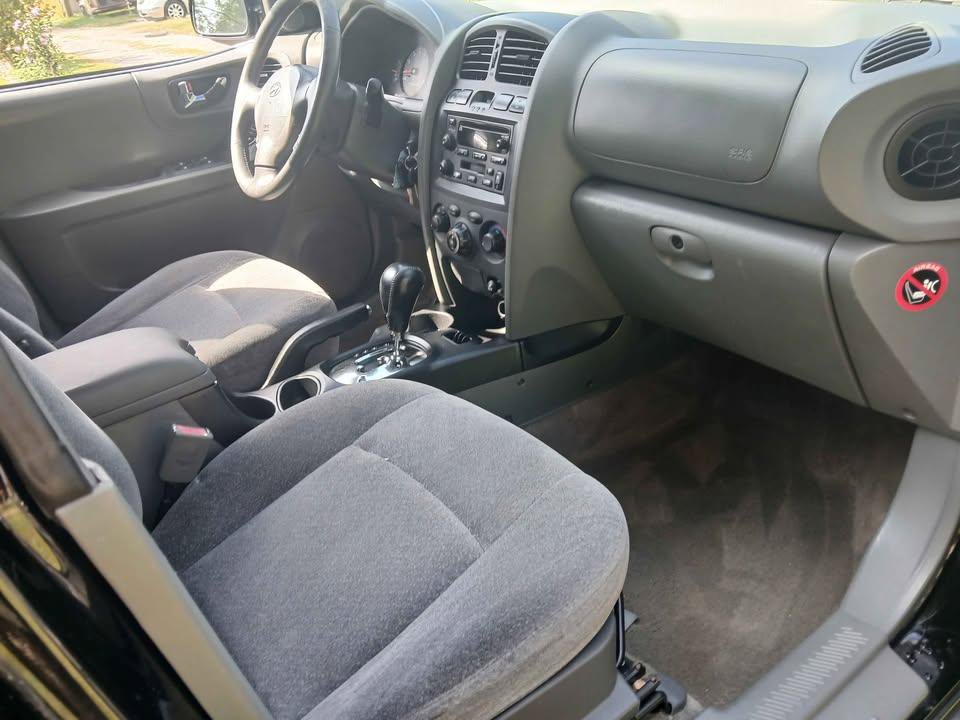 Used 2004 Hyundai Santa Fe GLS FWD image 12