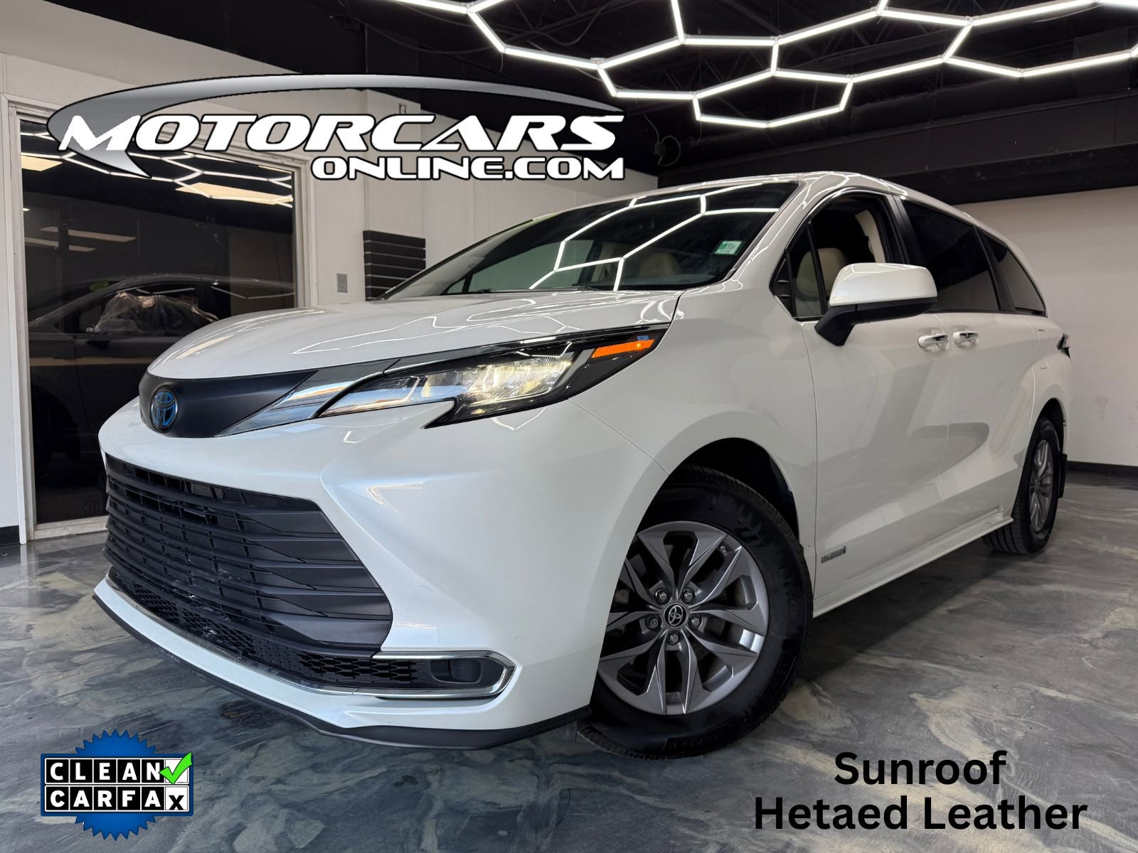 Used 2021 Toyota Sienna XLE image 1