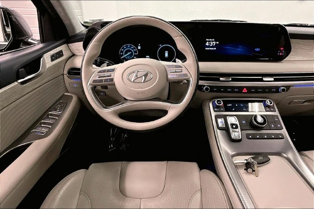 Used 2023 Hyundai Palisade Calligraphy w/ Cargo Package FWD image 6