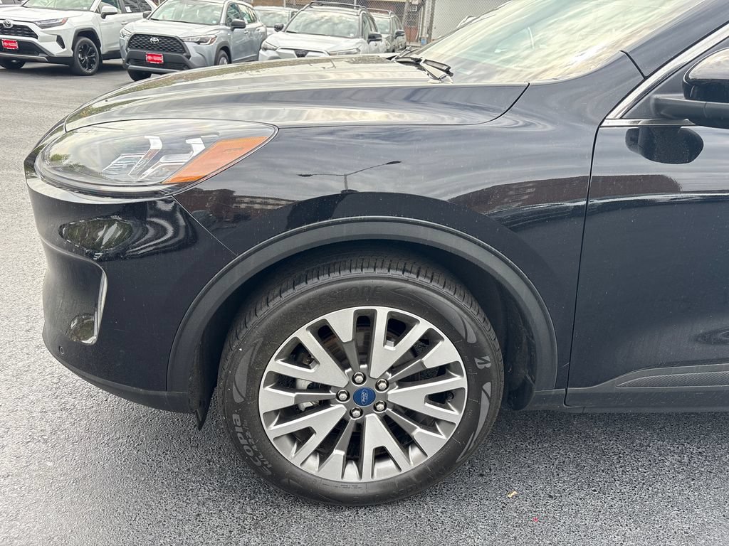 Used 2022 Ford Escape Titanium AWD/4WD image 9