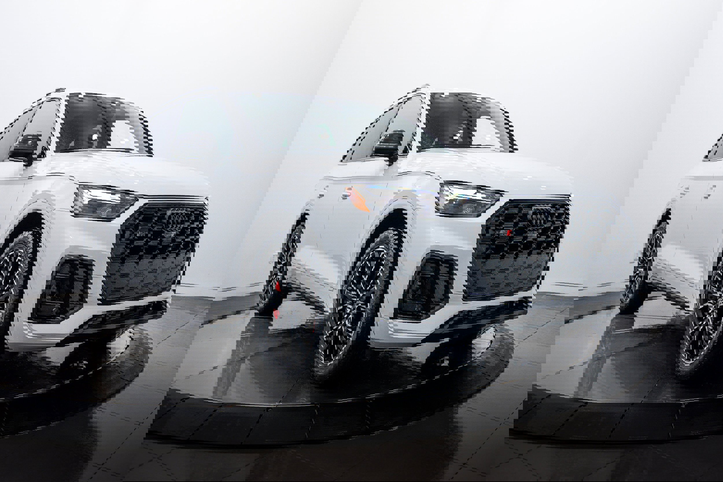 Certified 2024 Audi SQ5 Premium Plus w/ Premium Plus Package image 2