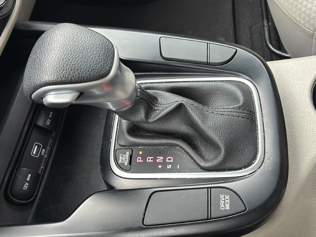 Used 2020 Kia Soul LX FWD image 26