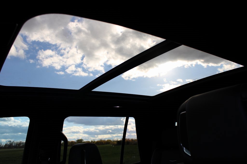 Used 2023 Cadillac Escalade Premium Luxury w/ Performance Package image 38