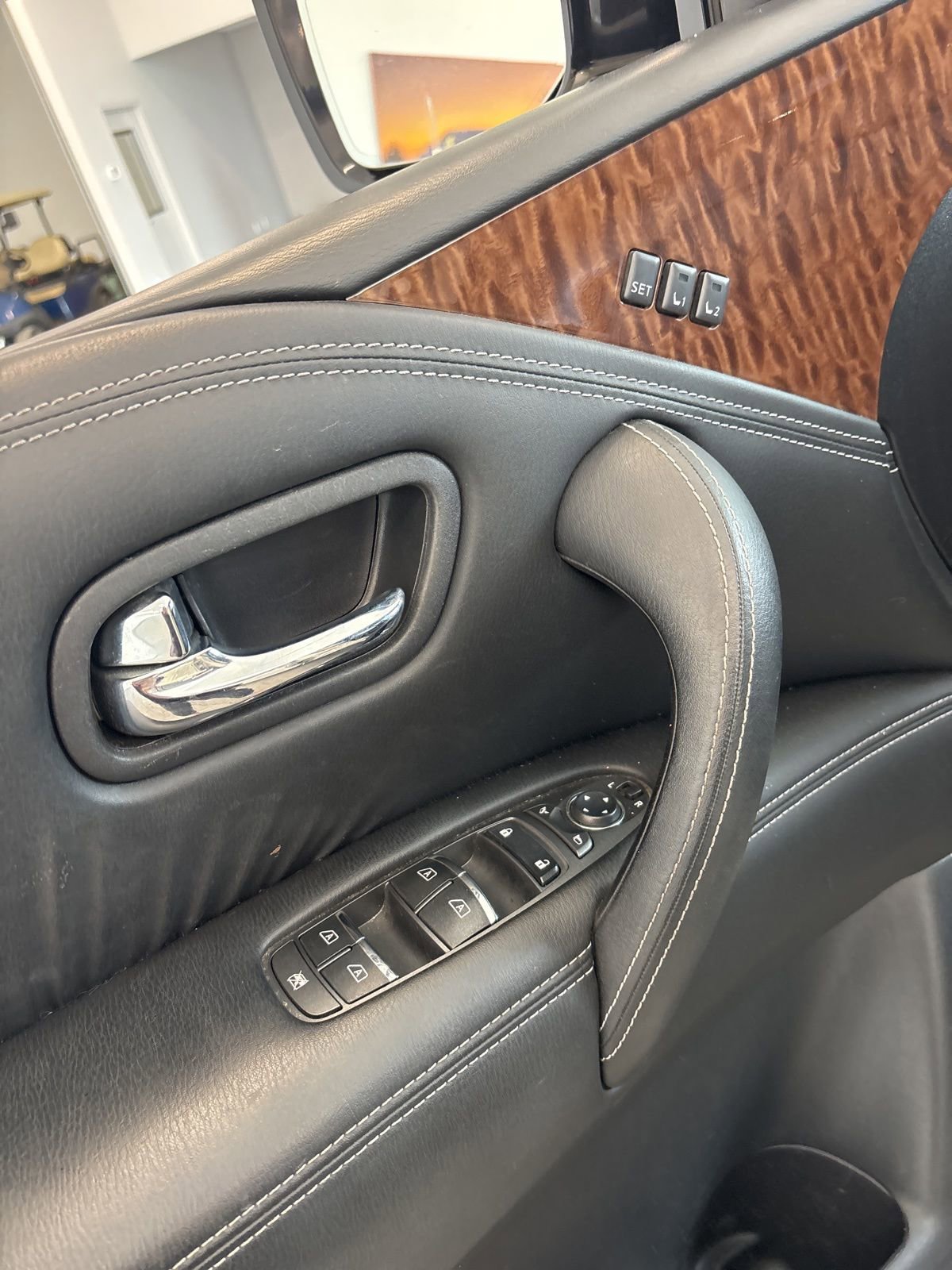 Used 2018 Nissan Armada Platinum image 3