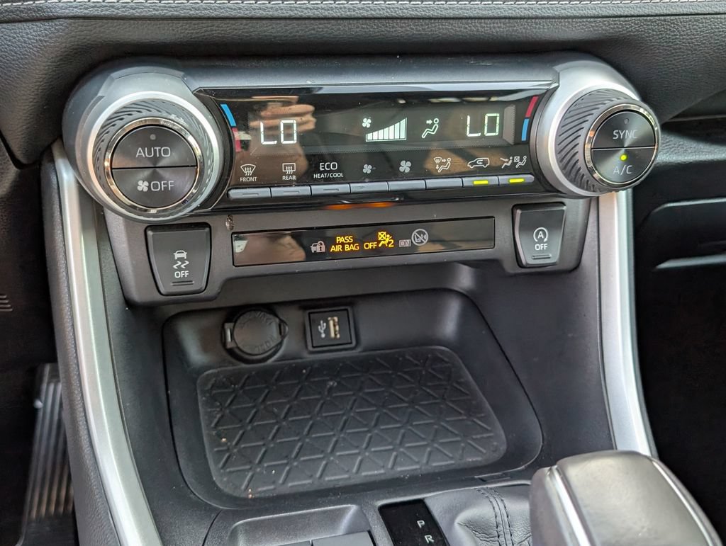 Used 2025 Toyota RAV4 XLE Premium FWD image 8