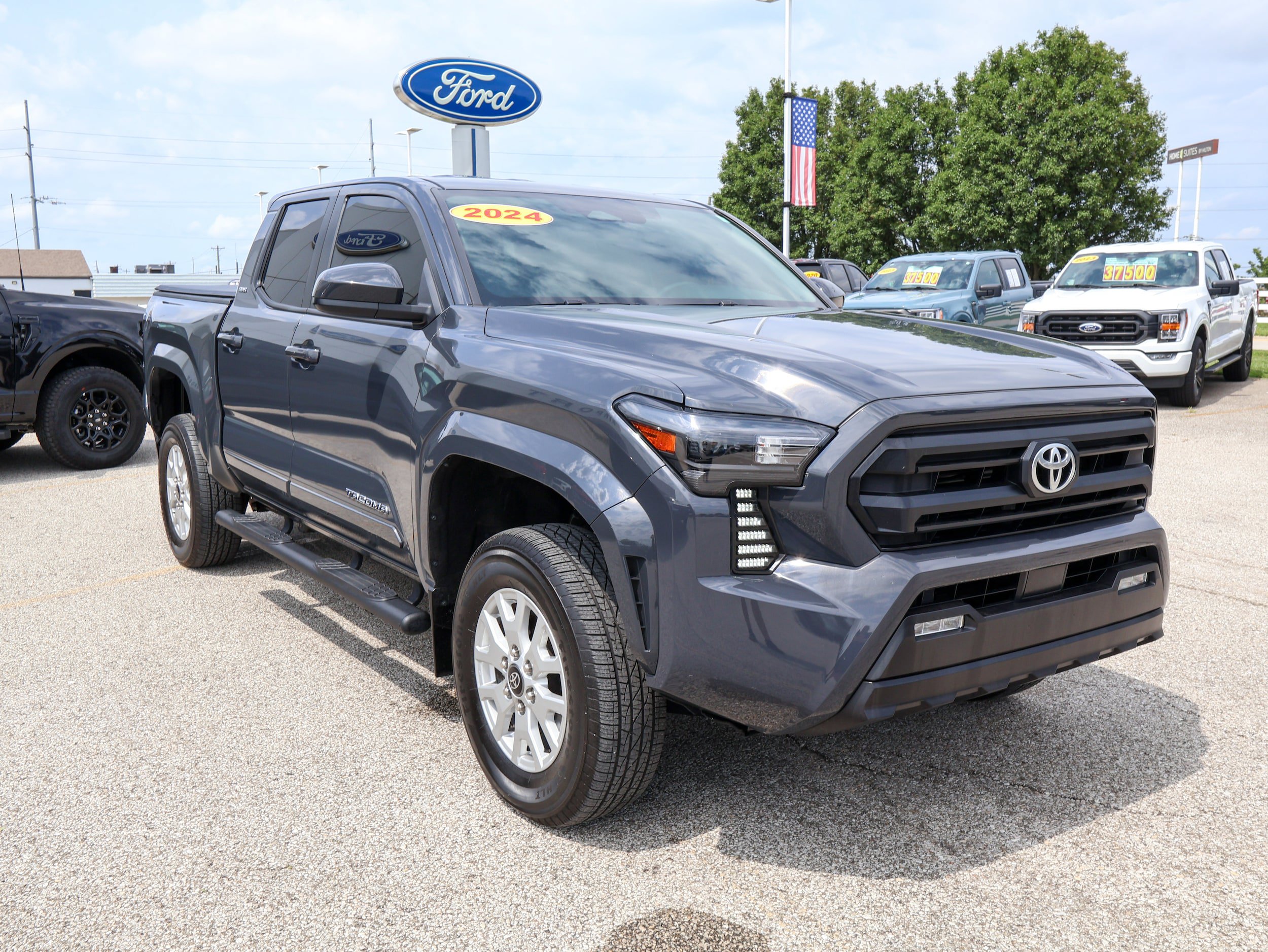 Used 2024 Toyota Tacoma SR5 AWD/4WD image 7