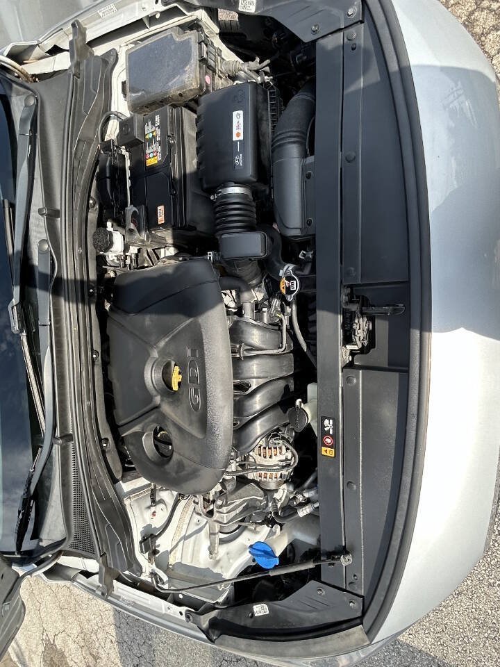 Used 2020 Hyundai Elantra GT FWD image 15