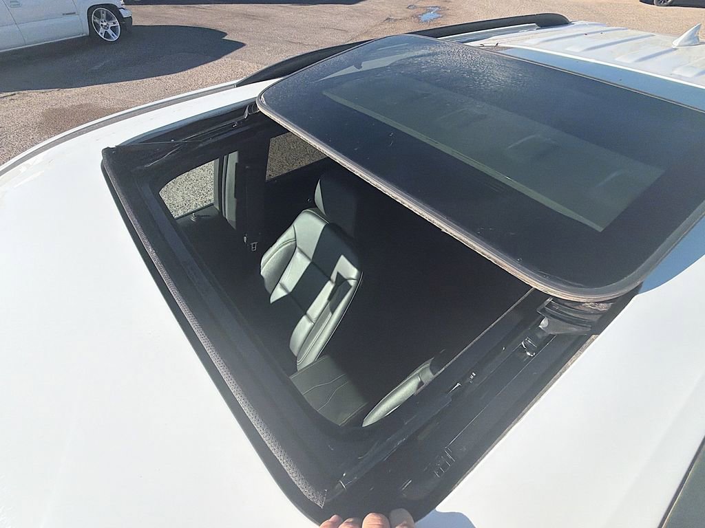 Used 2023 Chevrolet Traverse LT w/ LT Premium Package image 23