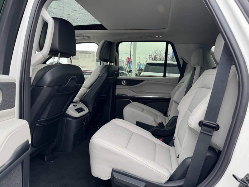 New 2025 Lincoln Navigator Reserve image 12