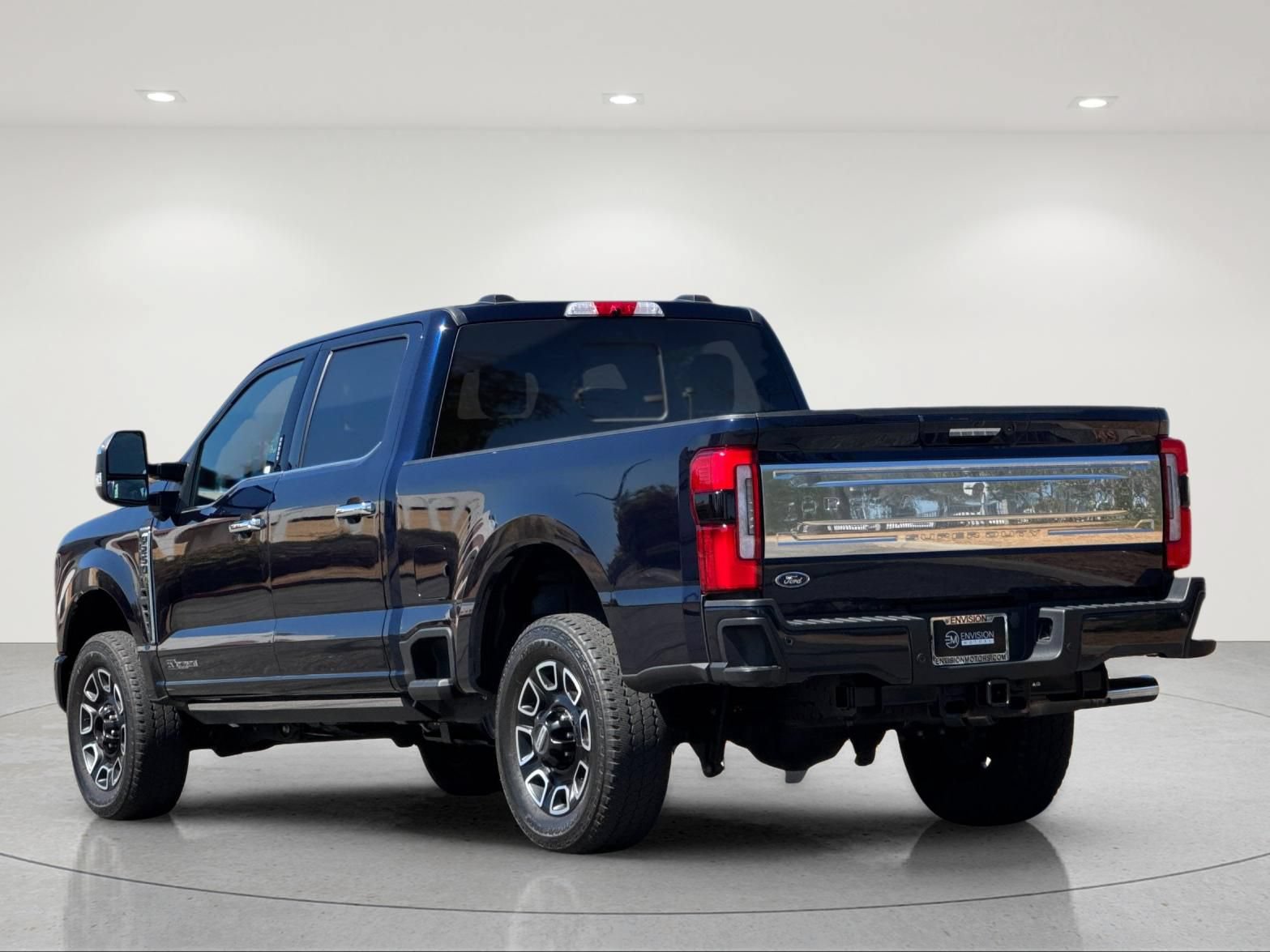 Used 2024 Ford F250 Platinum w/ FX4 Off-Road Package AWD/4WD image 4