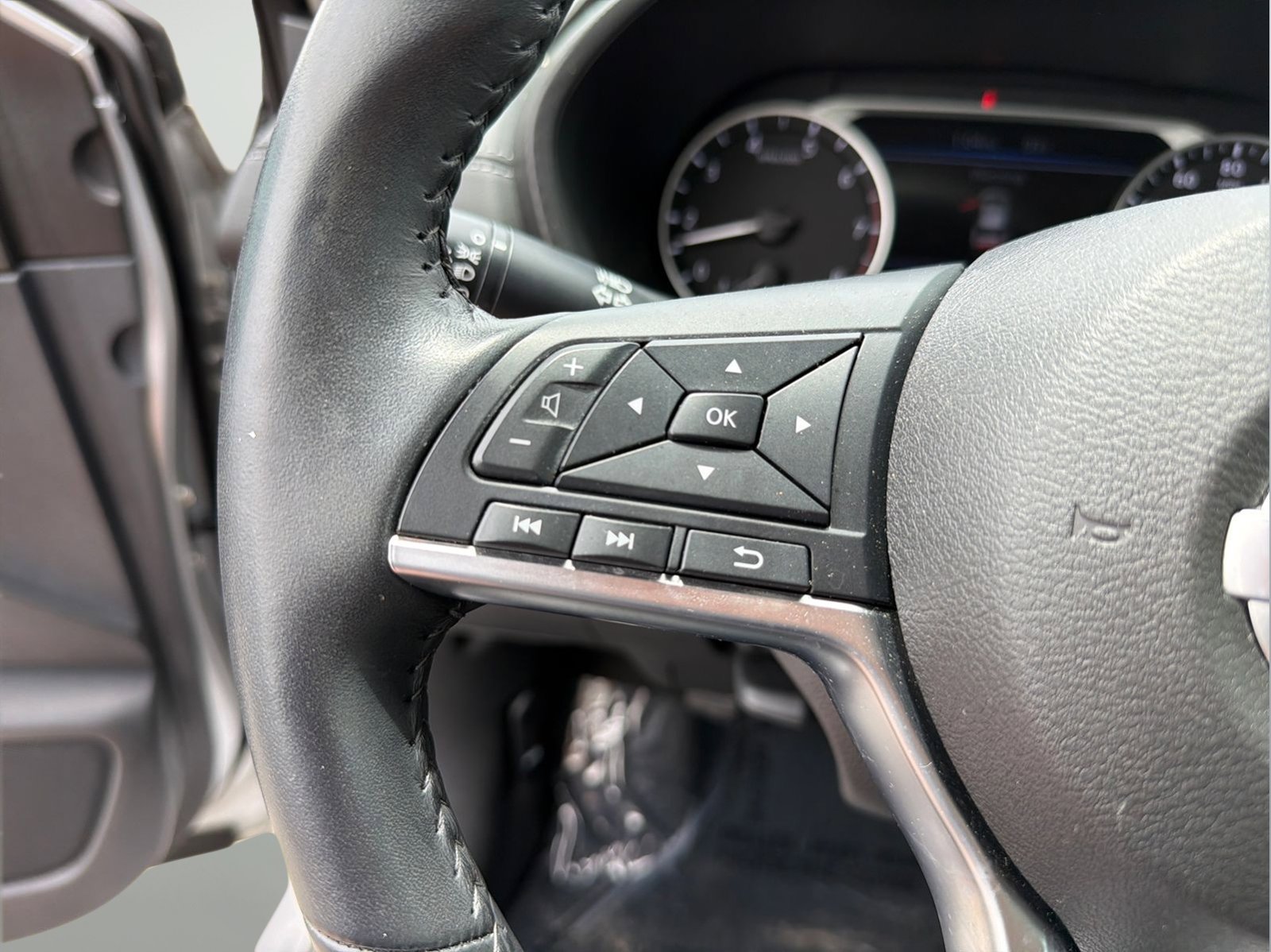 Certified 2021 Nissan Sentra SV FWD image 11