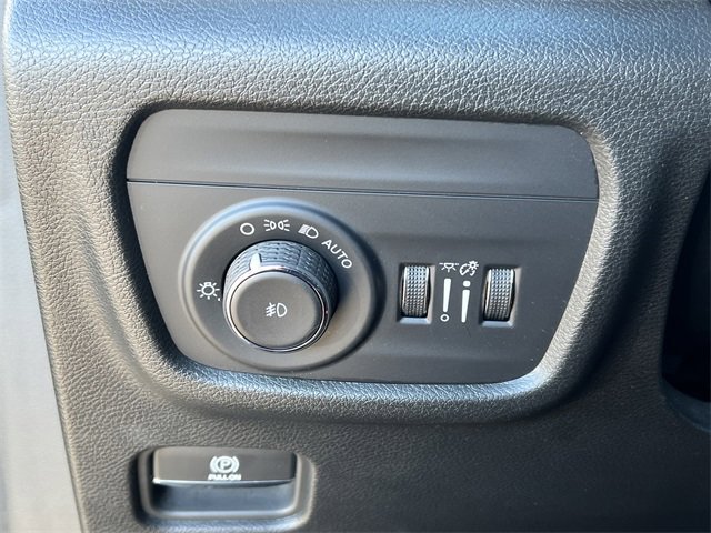 Certified 2023 Jeep Grand Cherokee Limited w/ Black Appearance Package image 19