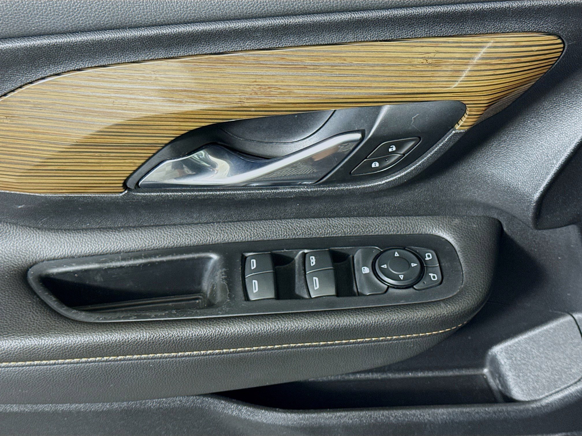 Used 2020 GMC Terrain SLE image 24