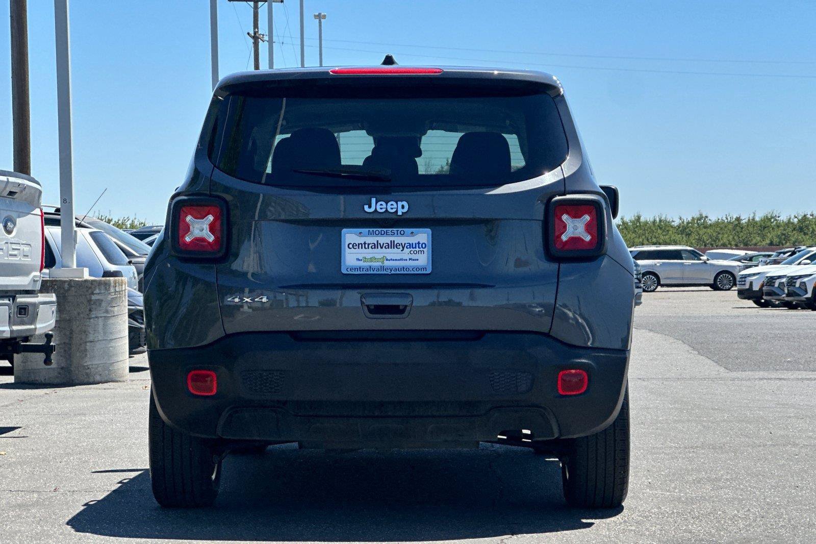 Certified 2023 Jeep Renegade Latitude AWD/4WD image 5