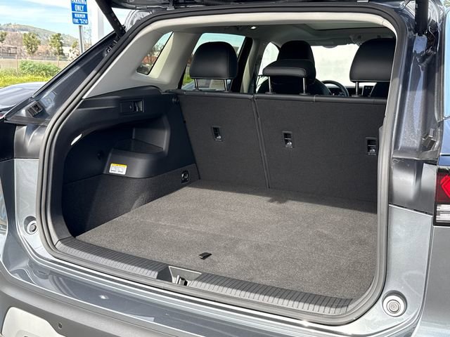 Used 2025 Volkswagen Tiguan SE image 13