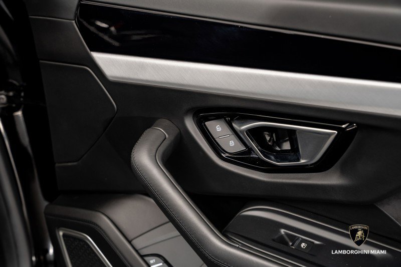 Used 2021 Lamborghini Urus image 44