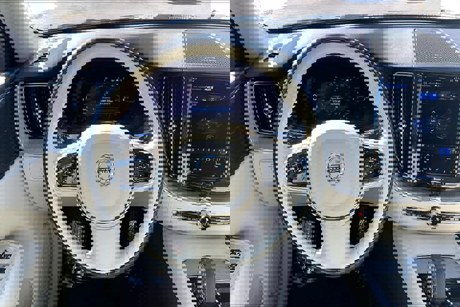 Used 2023 Volvo XC60 T8 Plus w/ Protection Package Premier image 8