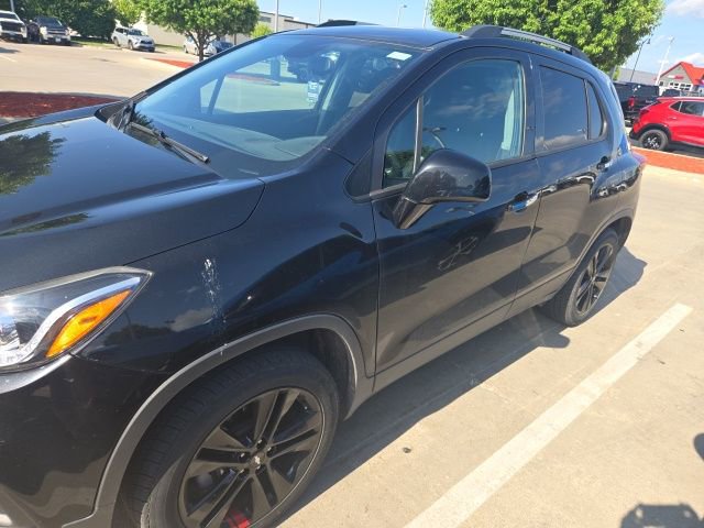Used 2019 Chevrolet Trax LT w/ Redline Edition AWD/4WD image 3