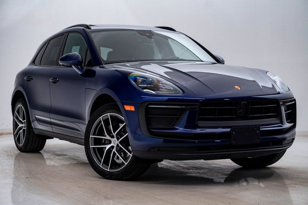 Certified 2025 Porsche Macan image 8