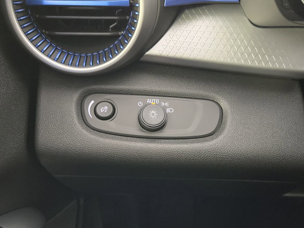 New 2026 Chevrolet Trax LS w/ Driver Confidence Package image 21