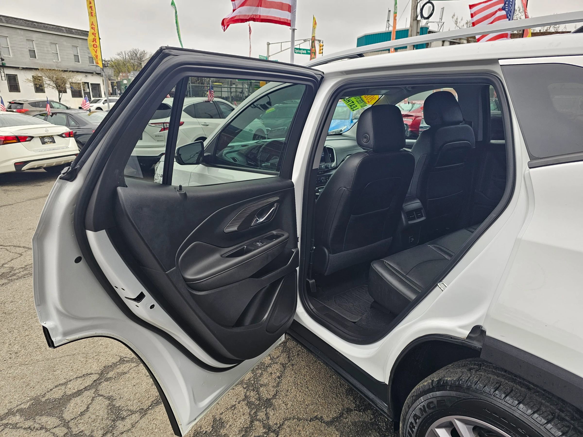 Used 2023 GMC Terrain SLT w/ Infotainment Package II image 10