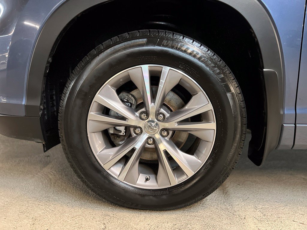 Used 2015 Toyota Highlander XLE AWD/4WD image 9