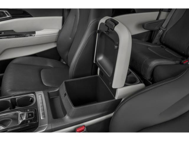 Used 2024 Kia Carnival EX FWD image 17