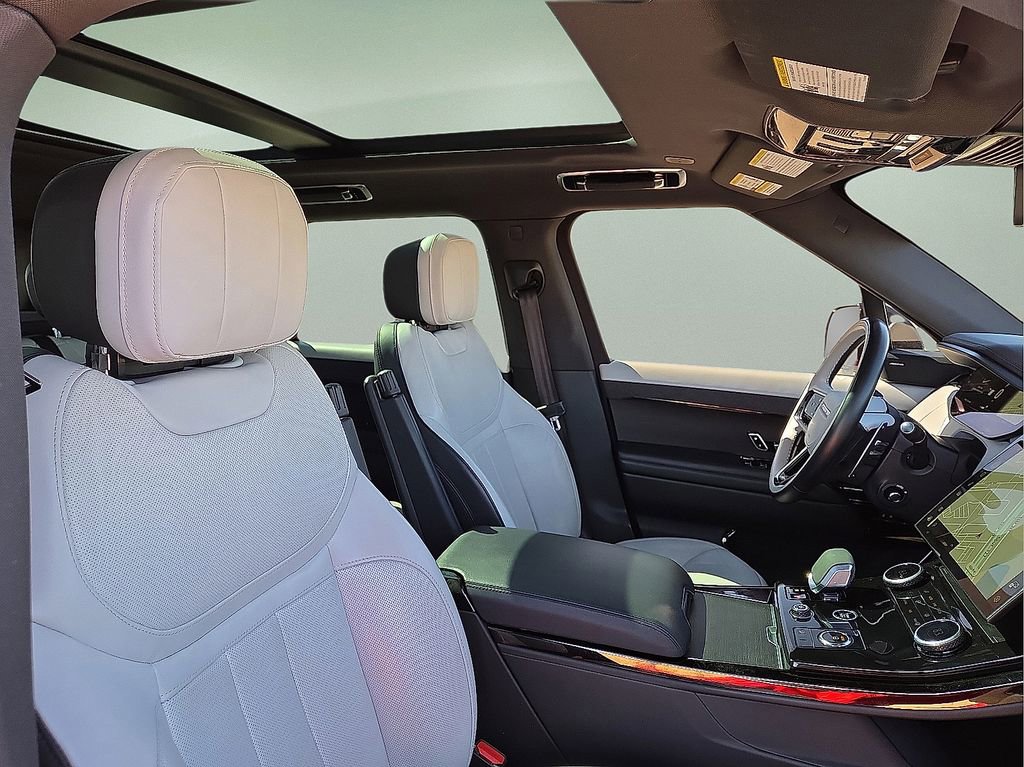 Used 2023 Land Rover Range Rover Sport SE Dynamic image 14