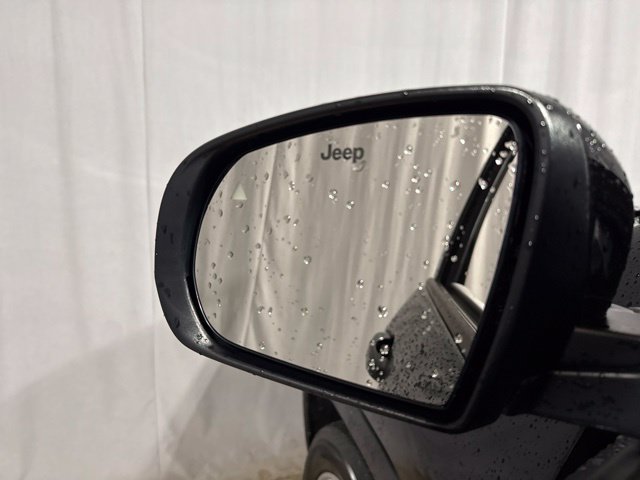 Used 2023 Jeep Compass Latitude AWD/4WD image 35