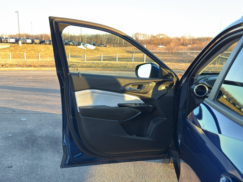 Used 2024 Chevrolet Trax LT w/ Sunroof Package image 10