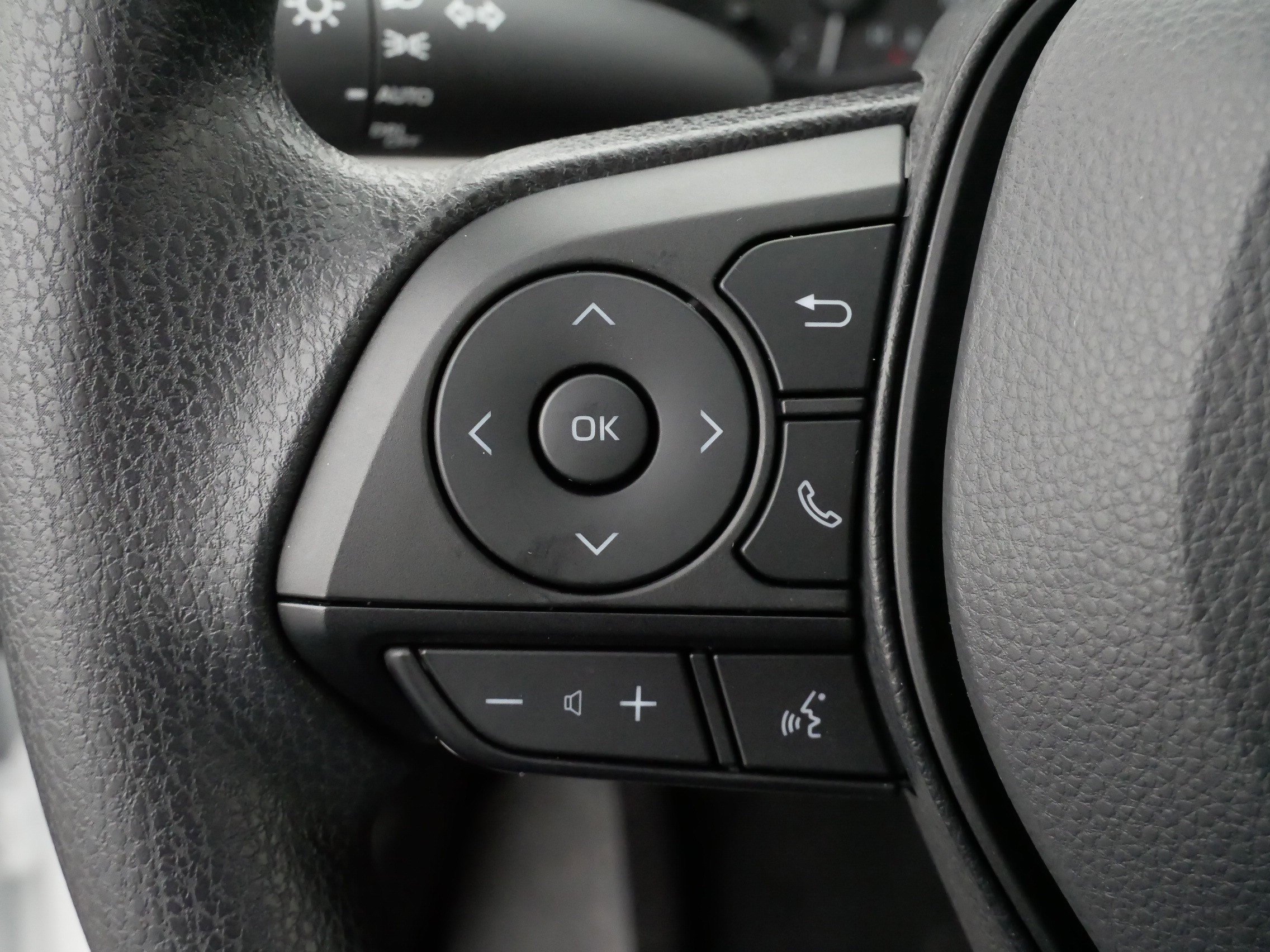 Certified 2025 Toyota Corolla LE w/ Convenience Package image 26