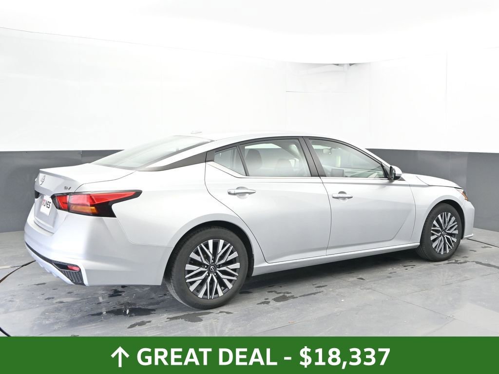 Used 2023 Nissan Altima 2.5 SV FWD image 12