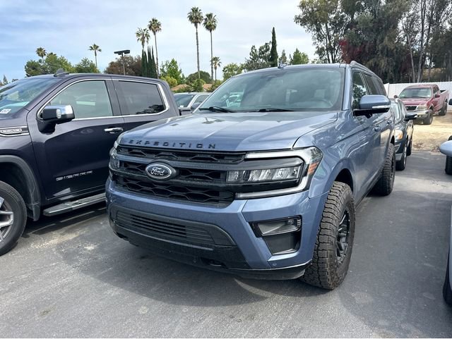 Used 2023 Ford Expedition Limited AWD/4WD image 3