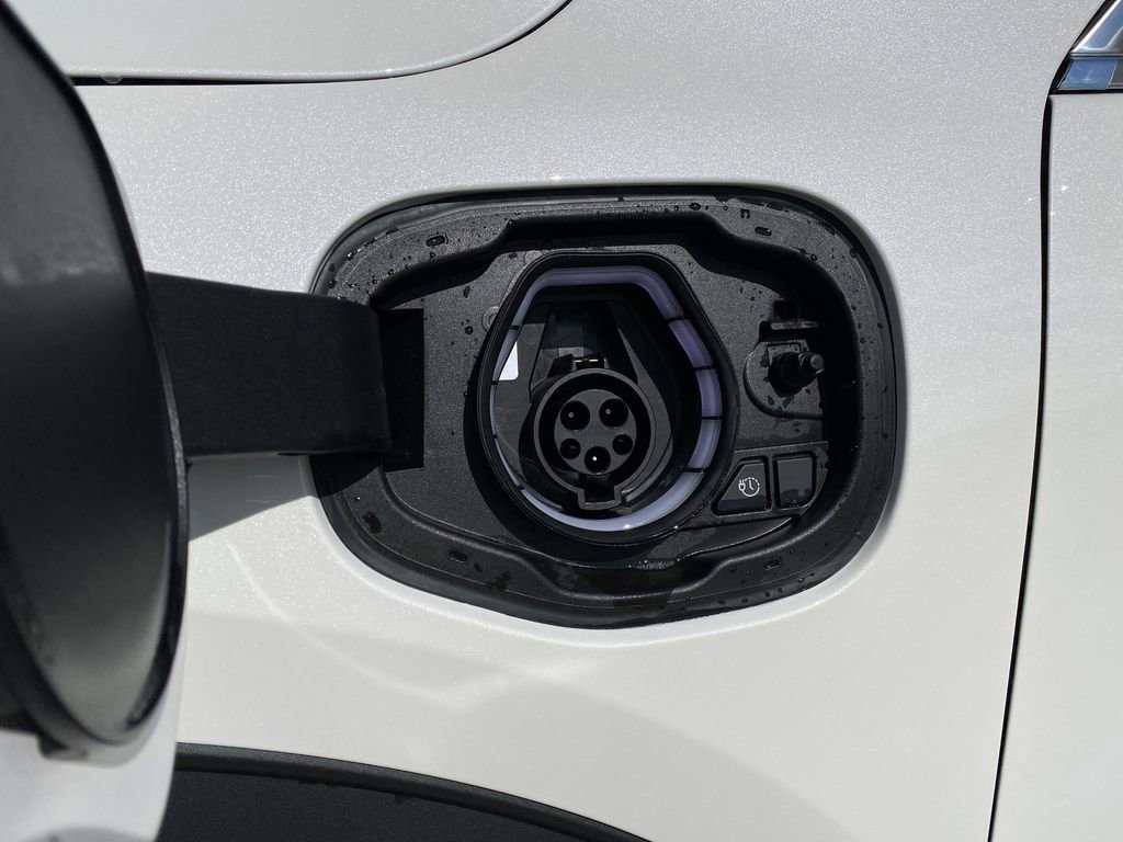 New 2025 Ford Escape SE w/ Class II Trailer Tow Package image 45