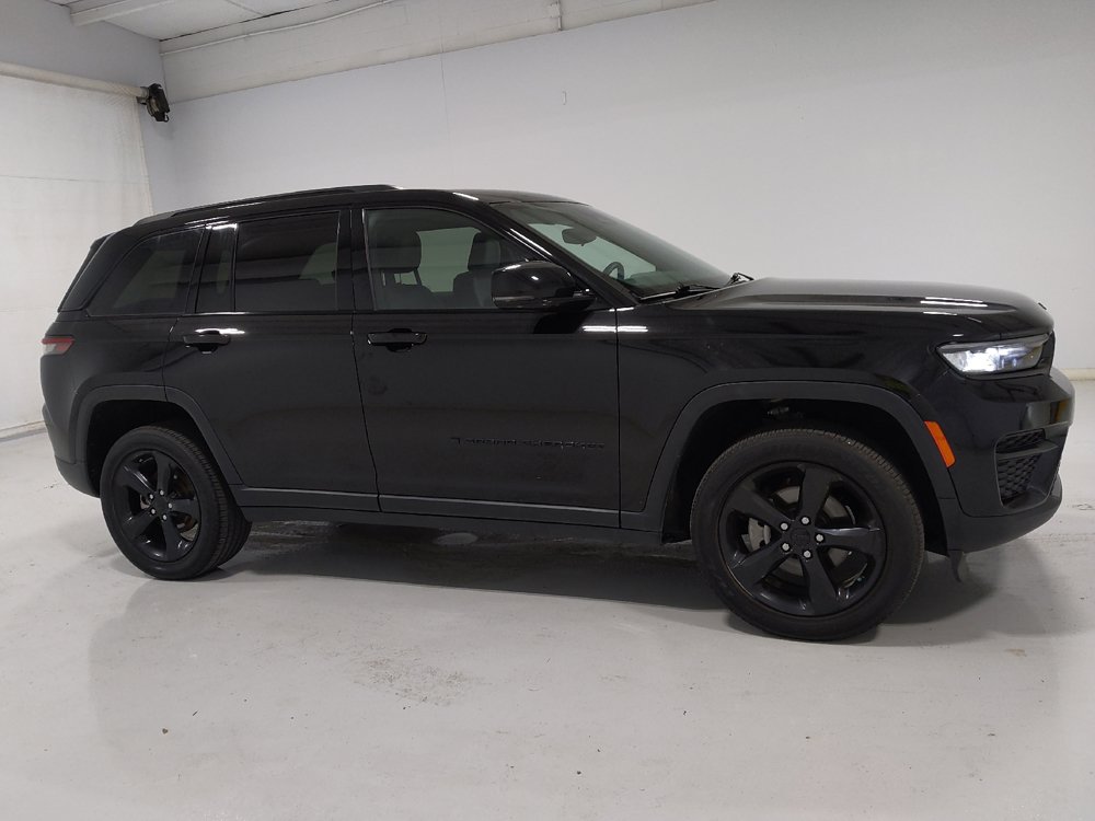 Used 2022 Jeep Grand Cherokee Altitude AWD/4WD image 11
