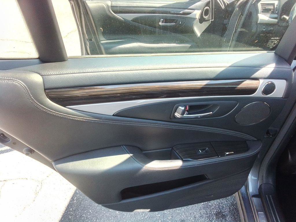 Used 2015 Lexus LS 460 Luxury Sedan w/ Comfort Package image 21