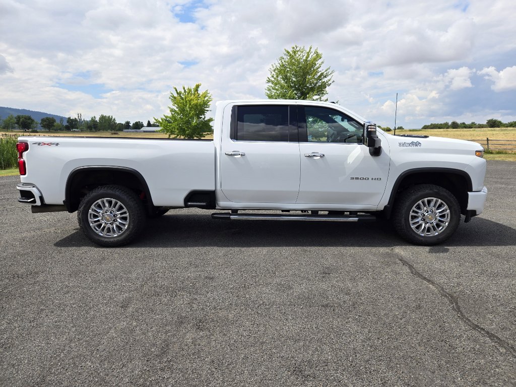 Used 2023 Chevrolet Silverado 3500 High Country w/ Technology Package image 6