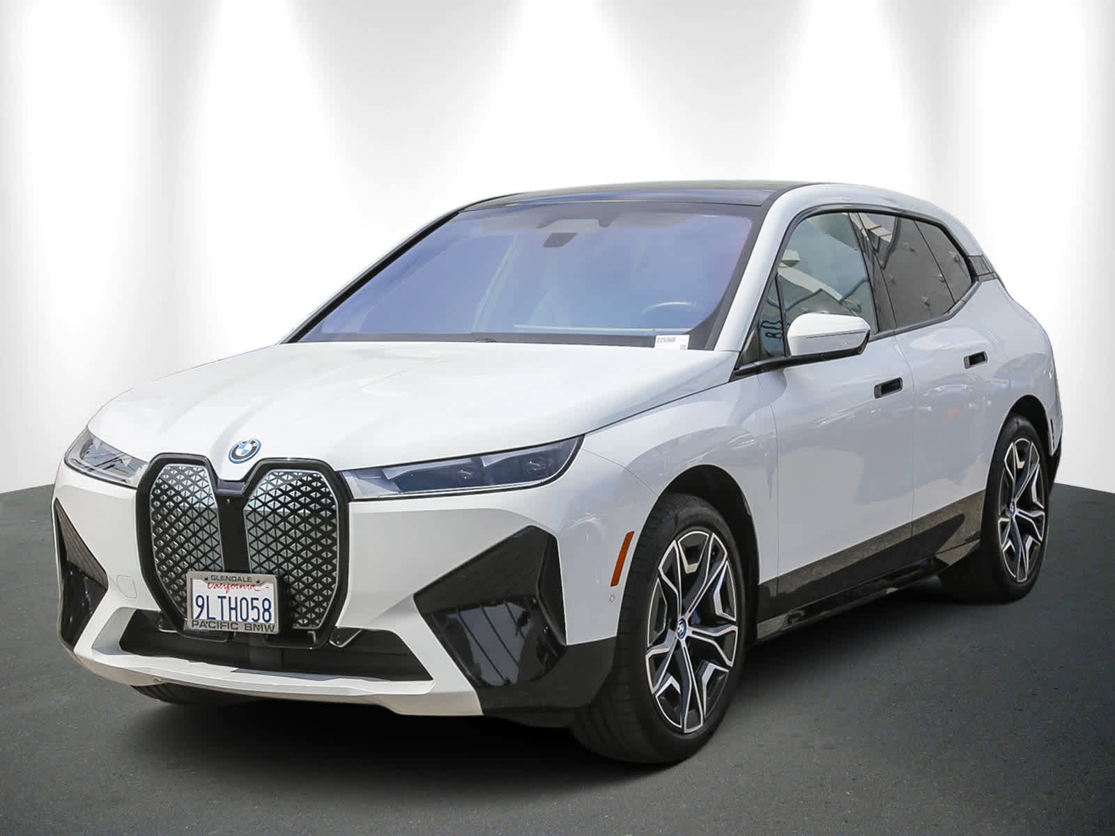 Used 2025 BMW iX xDrive50 image 3