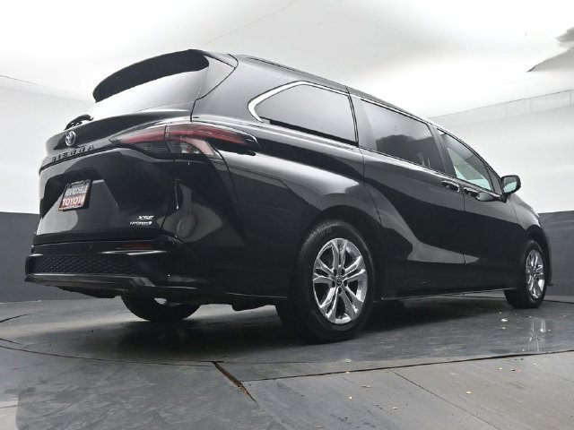 Used 2023 Toyota Sienna XSE w/ XSE Plus Package AWD/4WD image 33