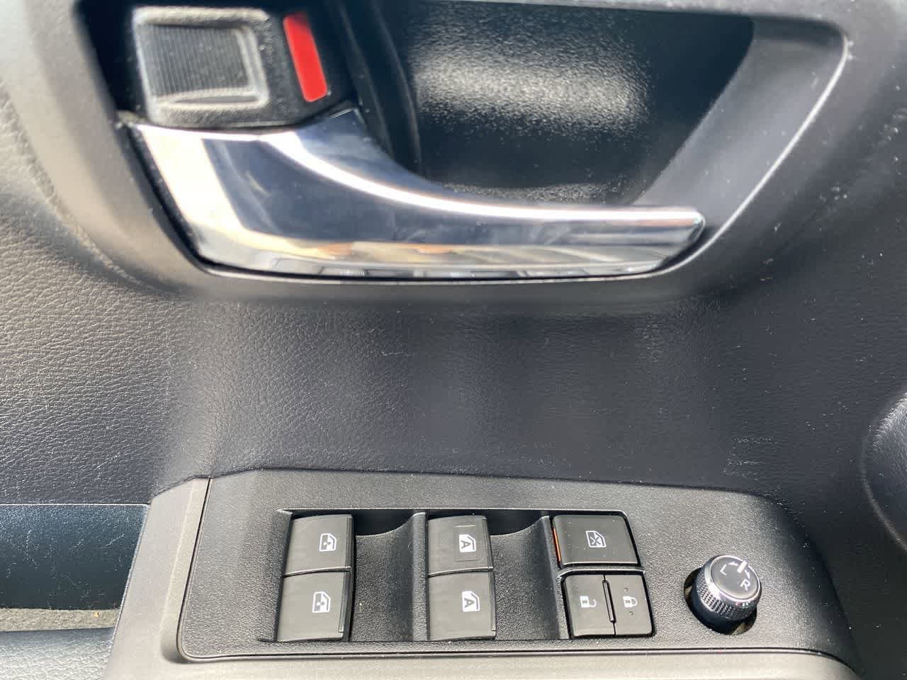 Used 2018 Toyota Tacoma TRD Sport AWD/4WD image 13