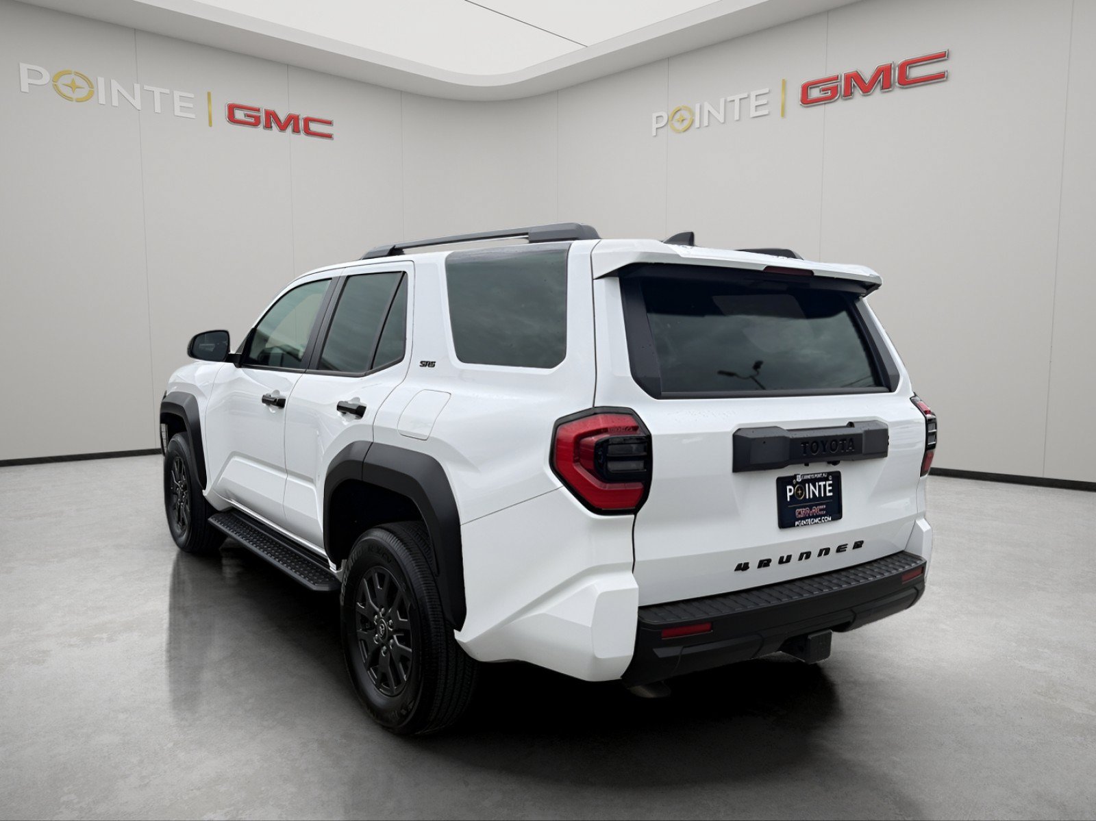 Used 2025 Toyota 4Runner SR5 AWD/4WD image 5