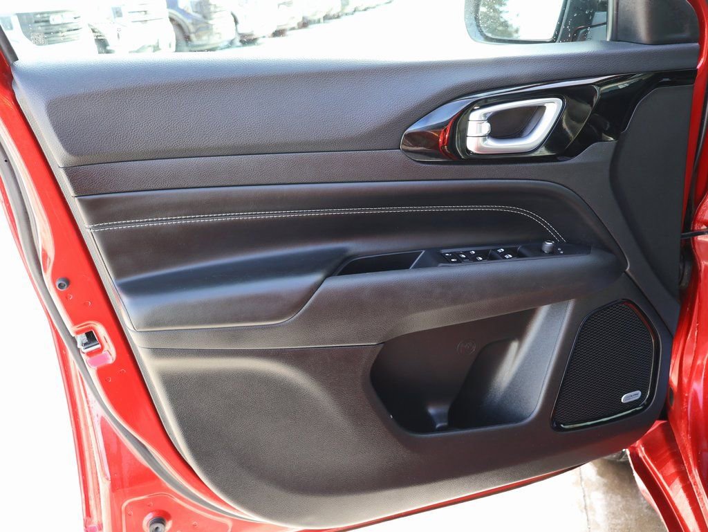 Used 2024 Jeep Compass Limited w/ High Altitude Package image 11