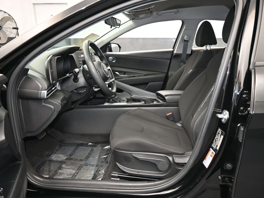 Used 2023 Hyundai Elantra SEL image 11