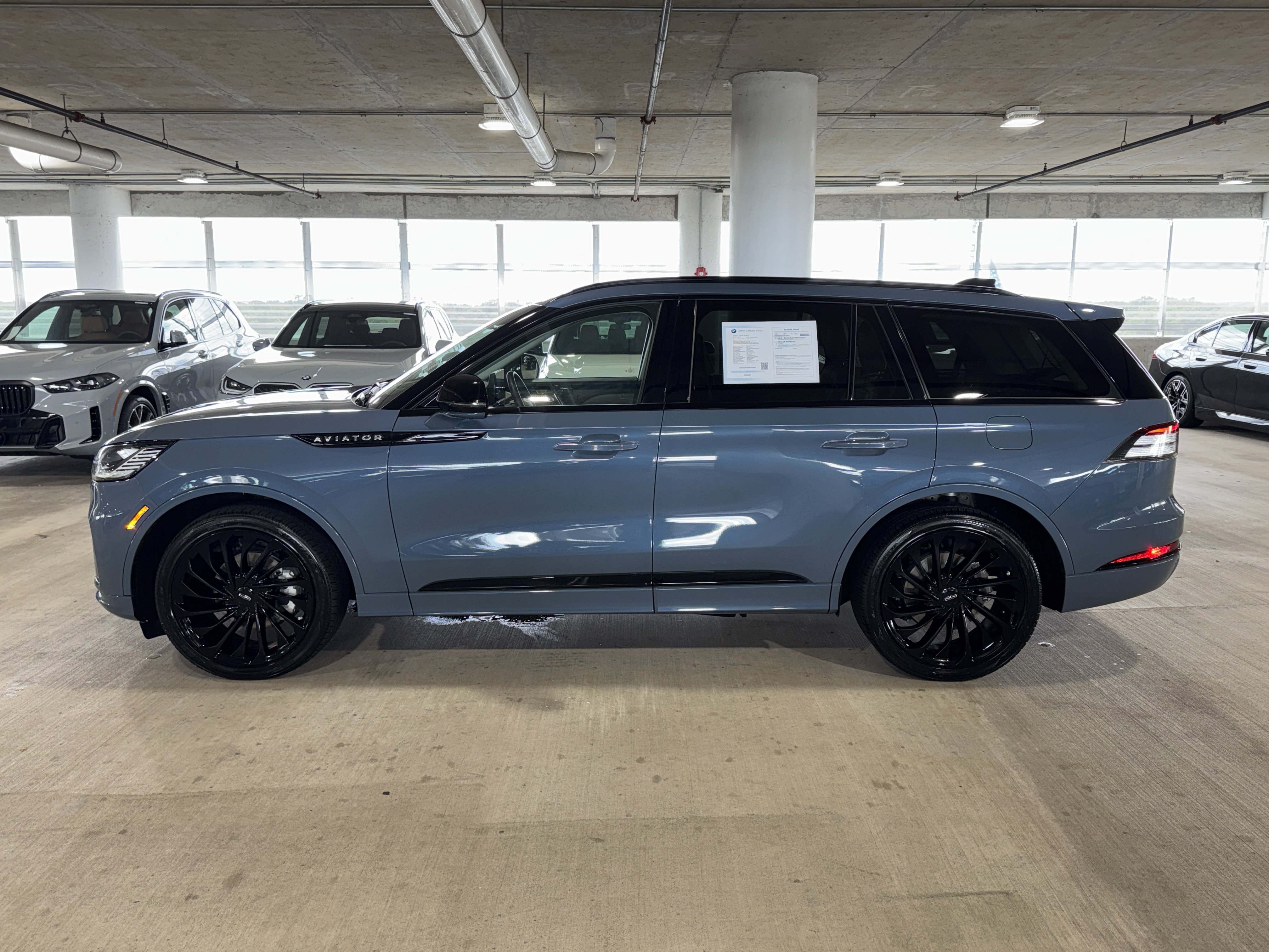 Used 2025 Lincoln Aviator Reserve w/ Jet Appearance Package RWD image 5