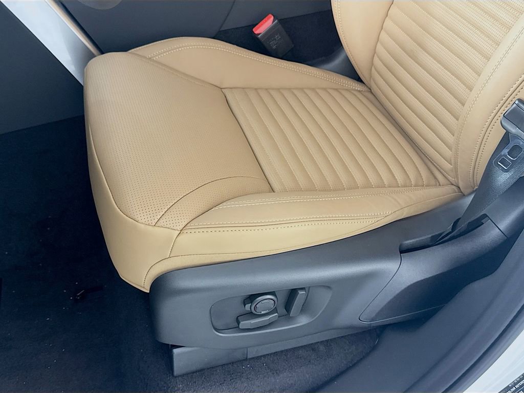New 2025 Land Rover Discovery Dynamic SE image 19