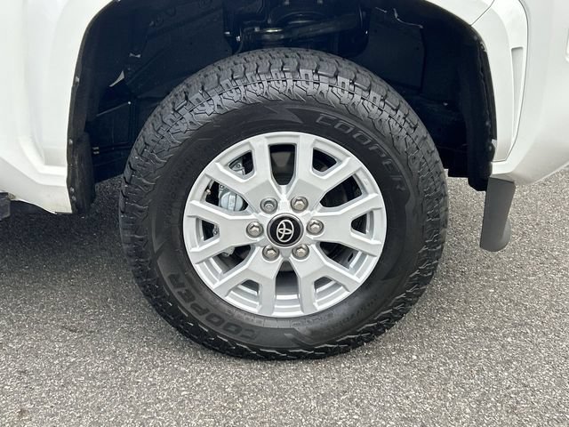 Used 2025 Toyota Tacoma SR5 w/ SR5 Upgrade Package AWD/4WD image 13