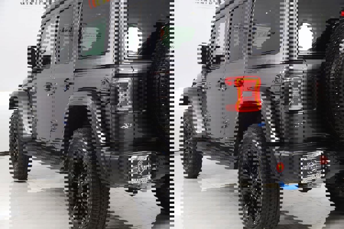 Used 2022 Jeep Wrangler Unlimited Sahara w/ Cold Weather Group image 24